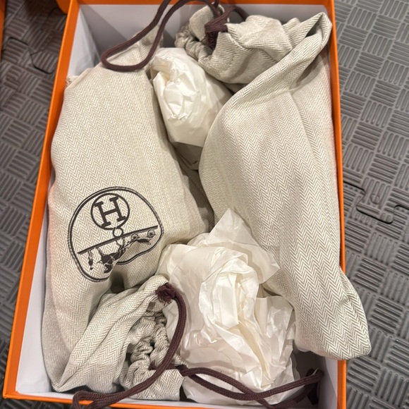 Hermes Chypre 38 in Rose Brand new in box - Picture 4 of 4